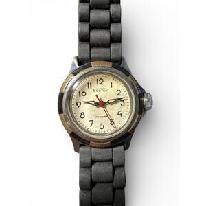 Vintage Vostok Boctok 17 Jewels Mechanical Wristwatch Gray Rubber Strap USSR Era